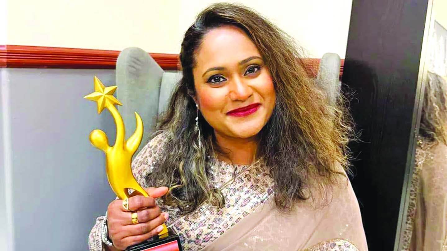 Ronti Das Wins Best Melody Singer at Dhallywood Awards